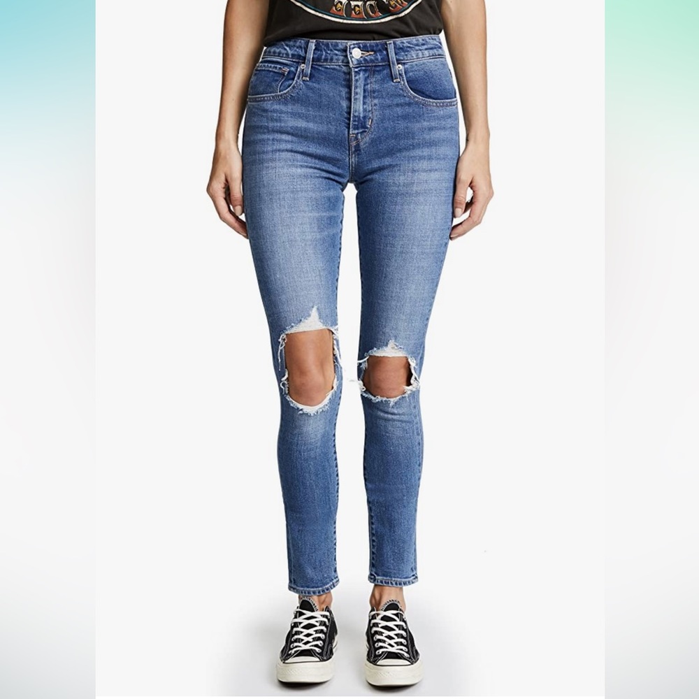LEVIS - 721 High Rise Distressed Skinny Jeans - WORN ONCE - Super Flattering!